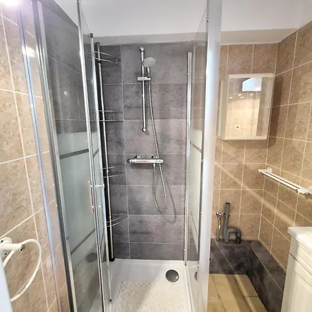 Moderne Design Avec Vu Sur Jardin , Piscine *