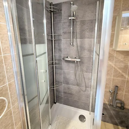 Moderne Design Avec Vu Sur Jardin , Piscine