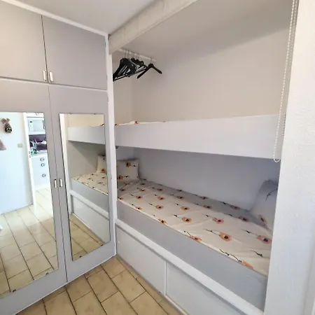Appartement Moderne Design Avec Vu Sur Jardin , Piscine