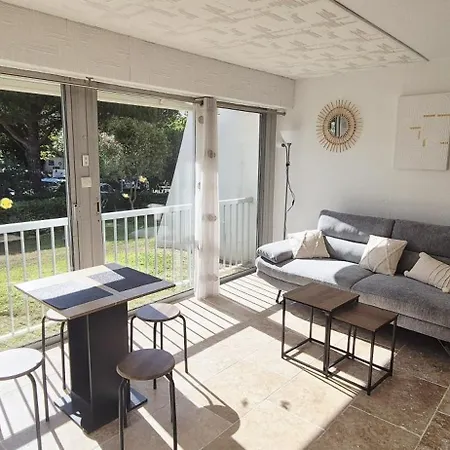Moderne Design Avec Vu Sur Jardin , Piscine